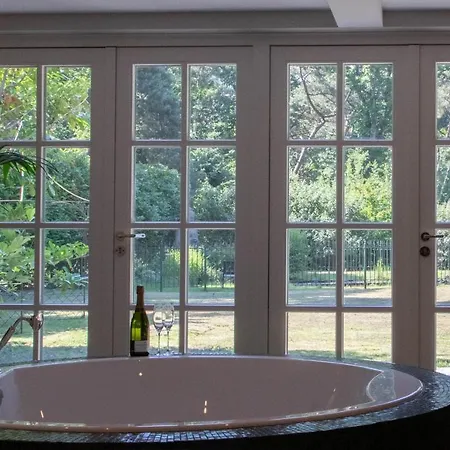 Mirabelle Met Indoor Jacuzzi Tilburg